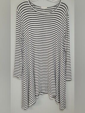 Lovely Souls Striped Long-Sleeve Swing Top - Black & White 2X